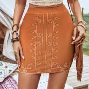 5/$25 SHEIN Curve Women’s Faux Suede Skirt with White Embroidery Size 3X